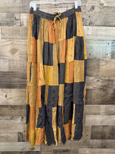 Load image into Gallery viewer, Earth Tone Denim Skirt with Pockets - XXL
