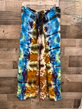 Load image into Gallery viewer, Gorgeous hand dyed set. This set is a OS fits small to xl (14/16)
