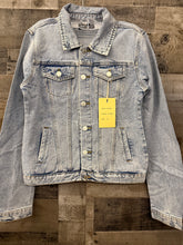 Load image into Gallery viewer, Great Denim Jacket - Size up
