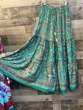 Load image into Gallery viewer, Lovely silky palazzo pants w/ pockets

