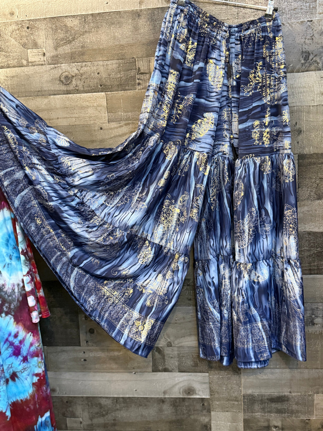 Lovely silky palazzo pants w/ pockets