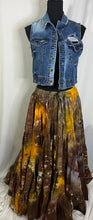 Load image into Gallery viewer, Meet Pumpkin - This is a 25 yard skirt
