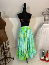 Load image into Gallery viewer, Meet Dory - This is a 12 yard skirt
