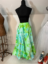 Load image into Gallery viewer, Meet Dory - This is a 12 yard skirt
